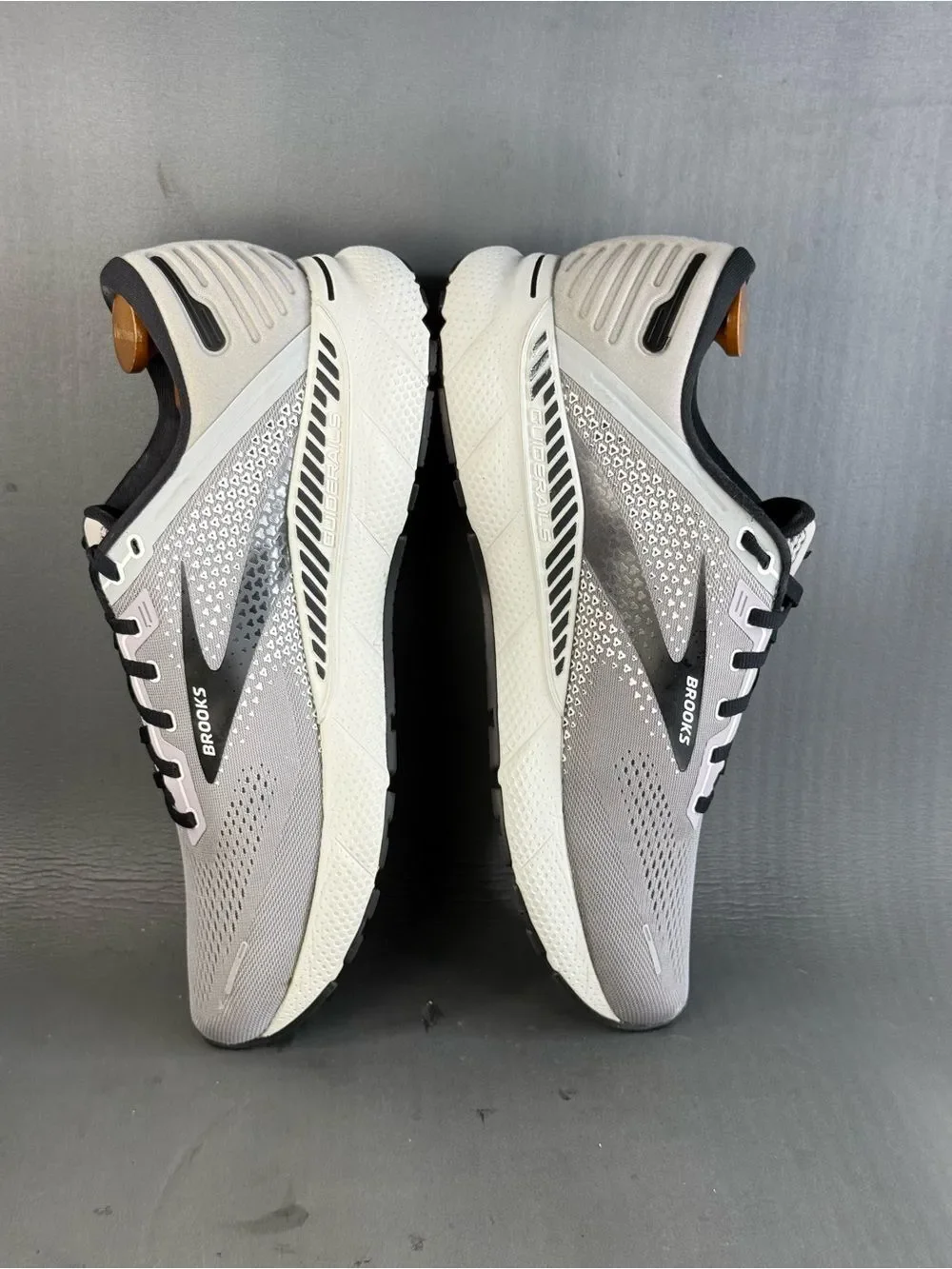 Brooks Adrenaline GTS 22 running athletic  sneaker shoes men’s size 12.5 wide